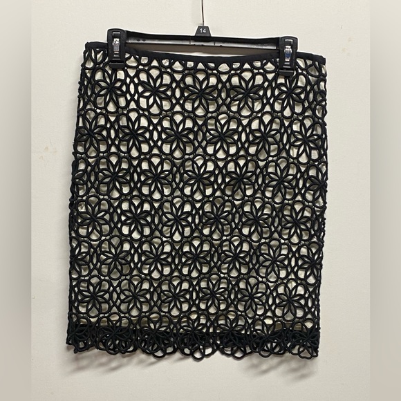 EUC Anthropologie Postage Stamp Black & White Crochet-Overlay Pencil Skirt - Picture 1 of 5